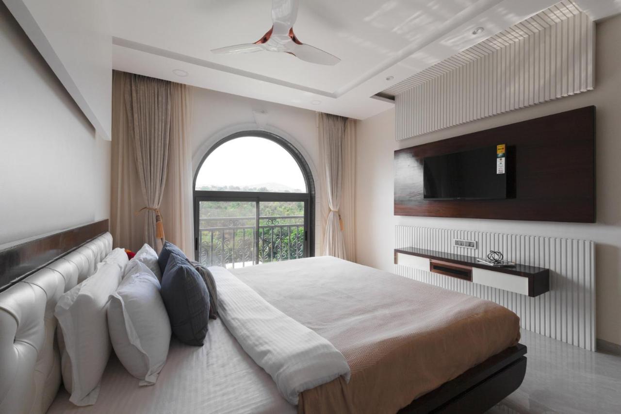 Bellevue Palace: Luxurious Staycation with Pool and Activities Nashik Exterior photo