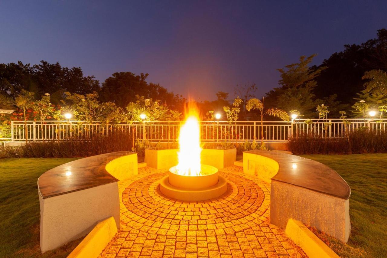 Bellevue Palace: Luxurious Staycation with Pool and Activities Nashik Exterior photo